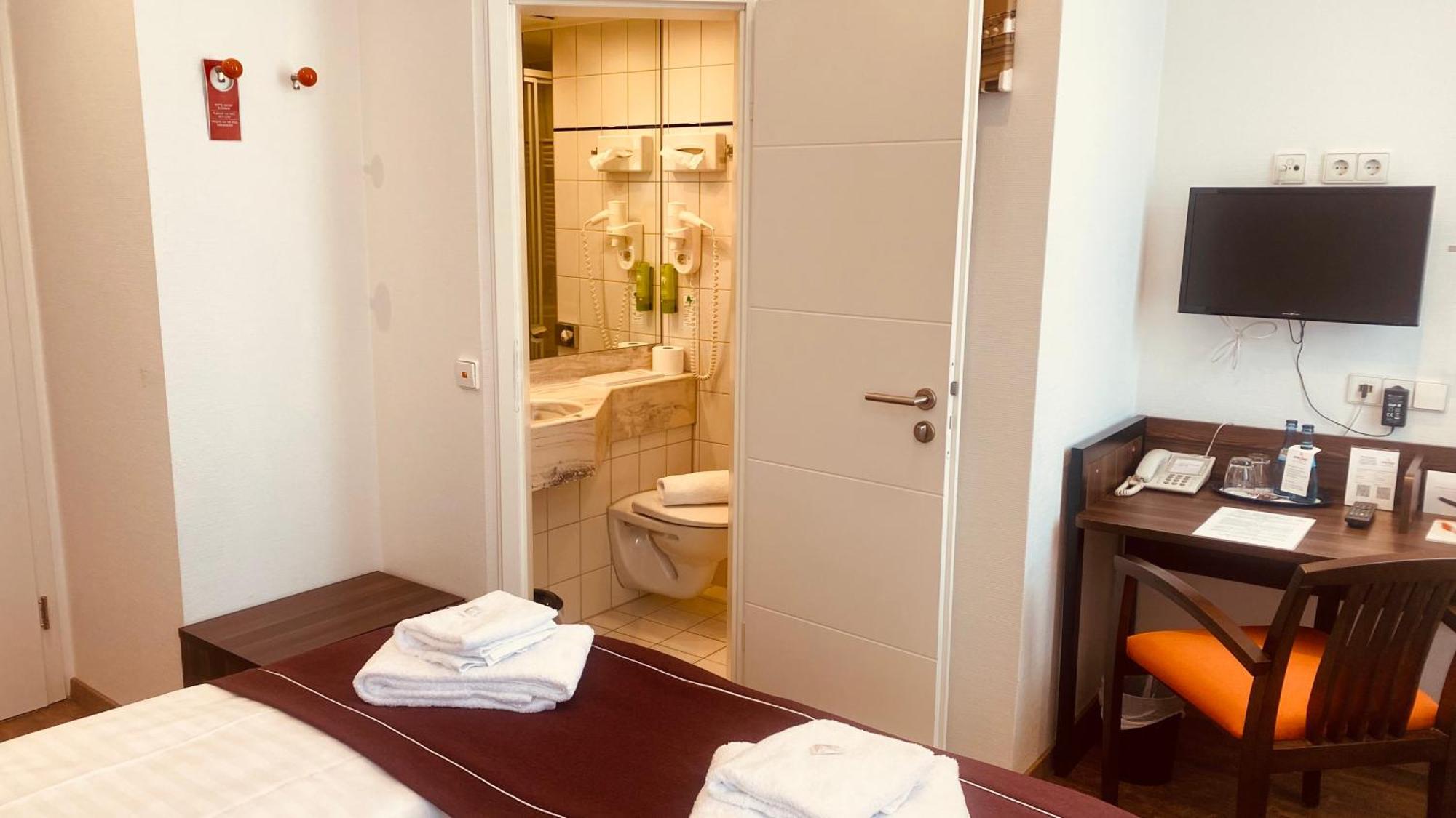 Sevendays Hotel Карлсруе Екстер'єр фото