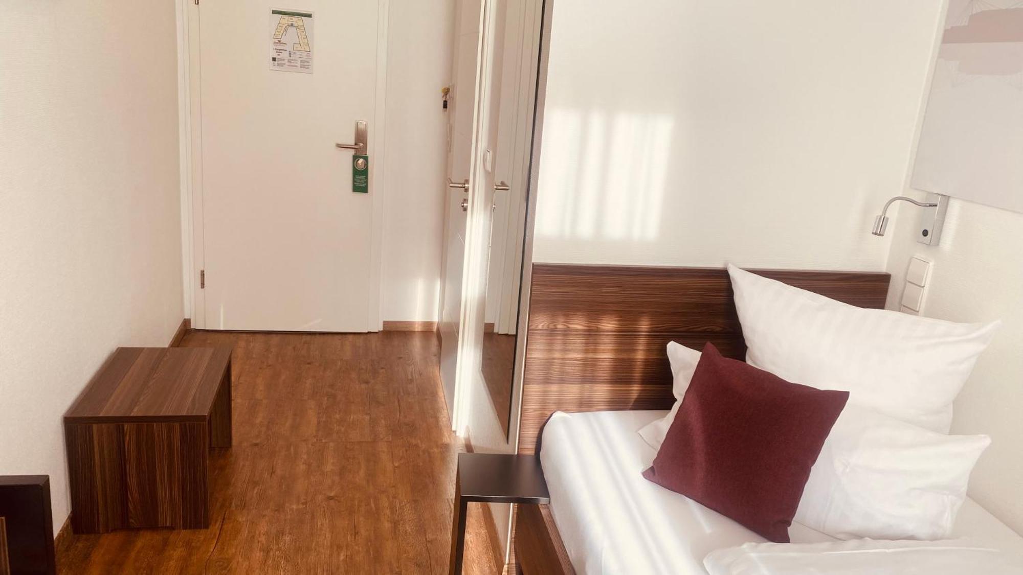 Sevendays Hotel Карлсруе Екстер'єр фото