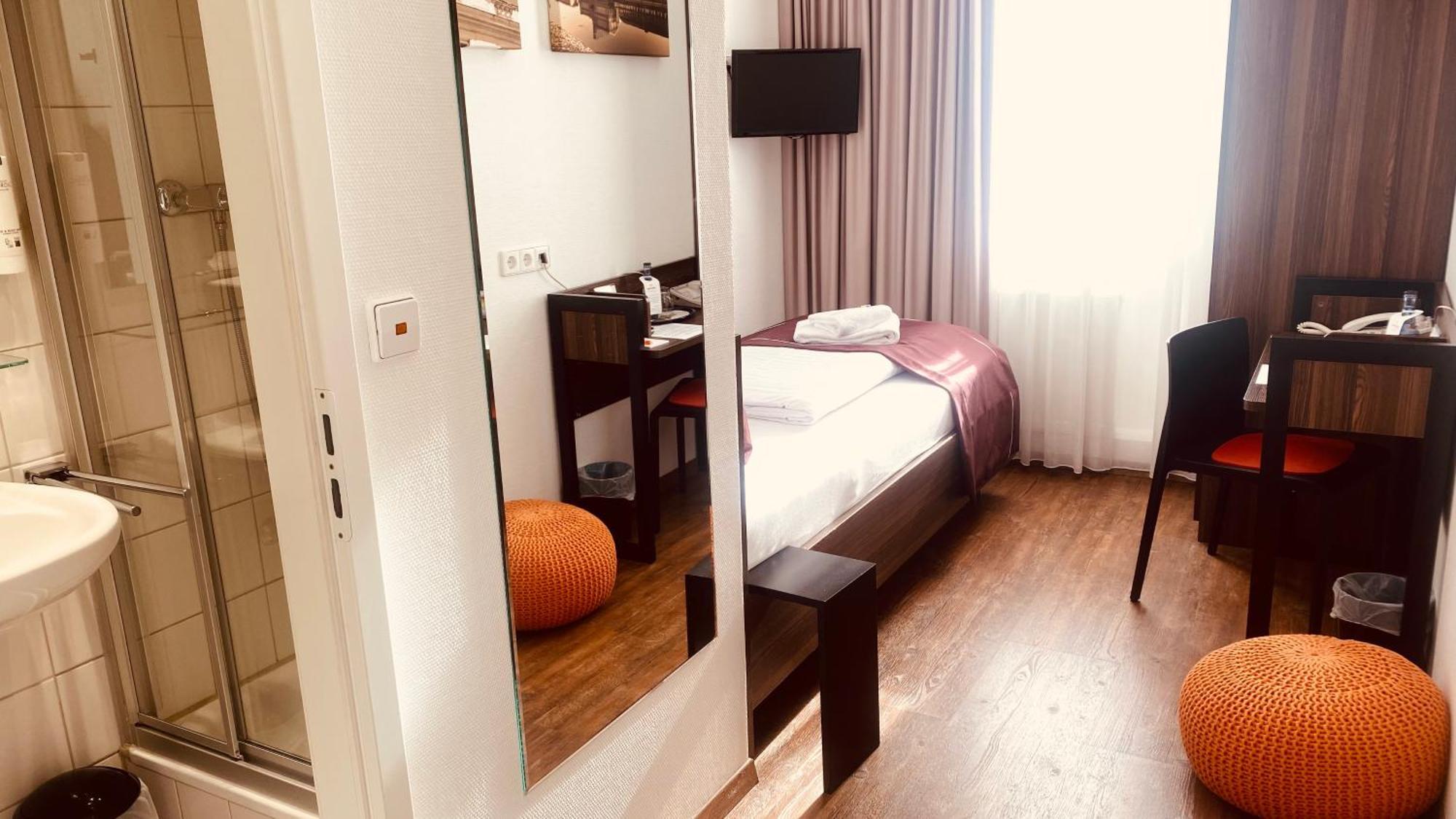 Sevendays Hotel Карлсруе Екстер'єр фото