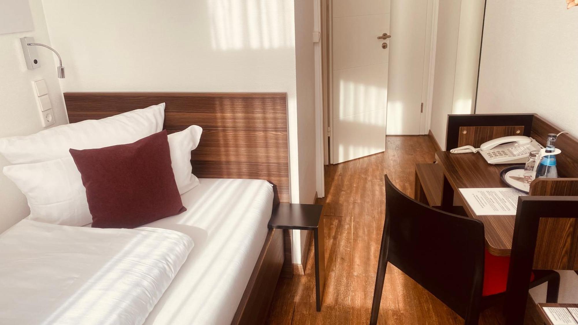 Sevendays Hotel Карлсруе Екстер'єр фото